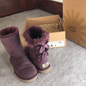 Burgundy bailey bow Uggs